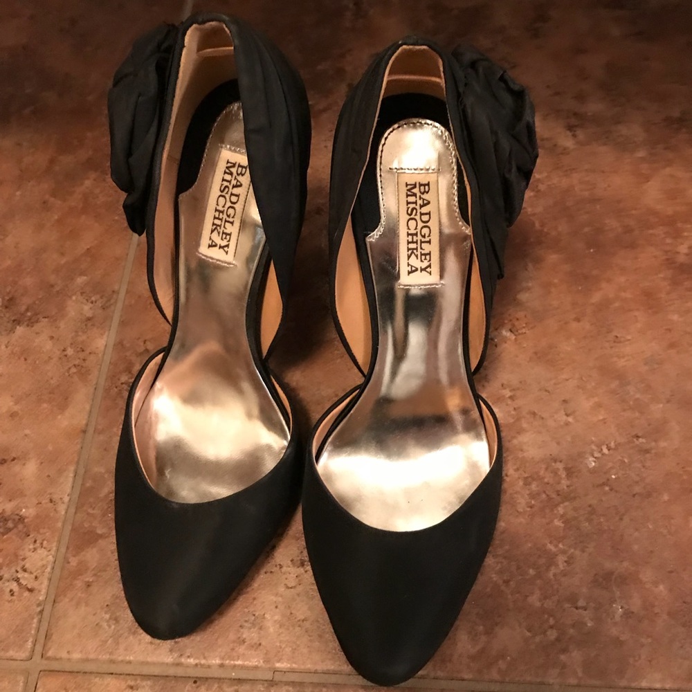 Badgley Mishka Black silk pump - size 8